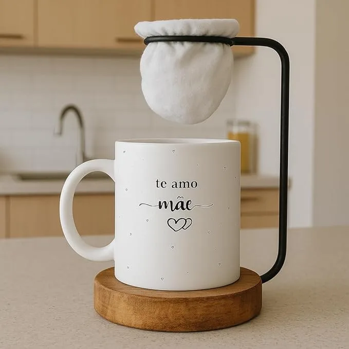 Kit Dia das Mães com Caneca “Te Amo Mãe” + Coador de Café Individual